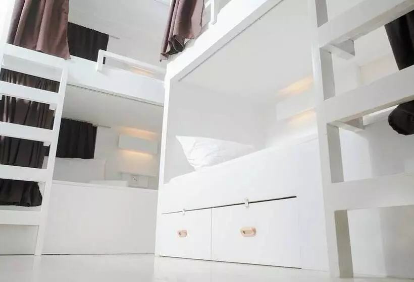 ホテル The A Hostel