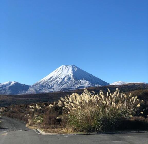 בית מלון כפרי Tongariro Adventures