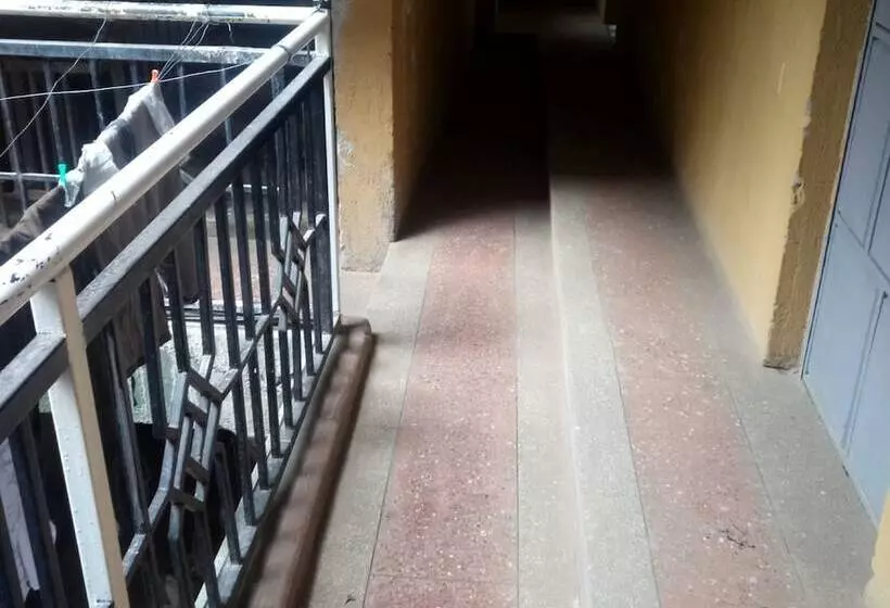 هتل Amigos Guest House