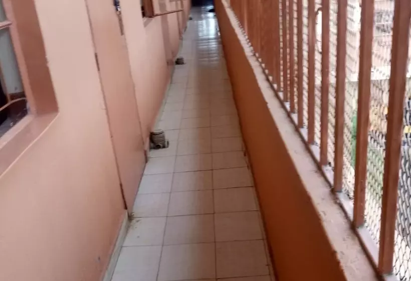 هتل Amigos Guest House