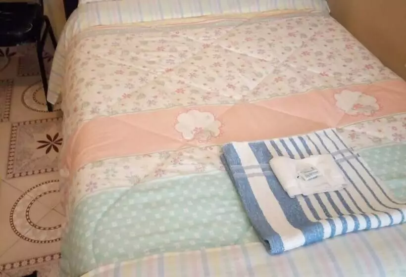 هتل Amigos Guest House