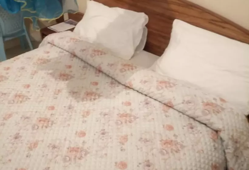 هتل Amigos Guest House