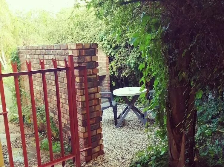 هتل At Home Guesthouse