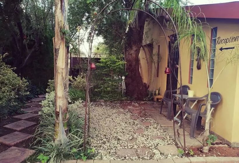 هتل At Home Guesthouse