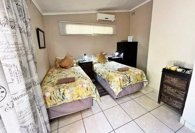 هتل At Home Guesthouse