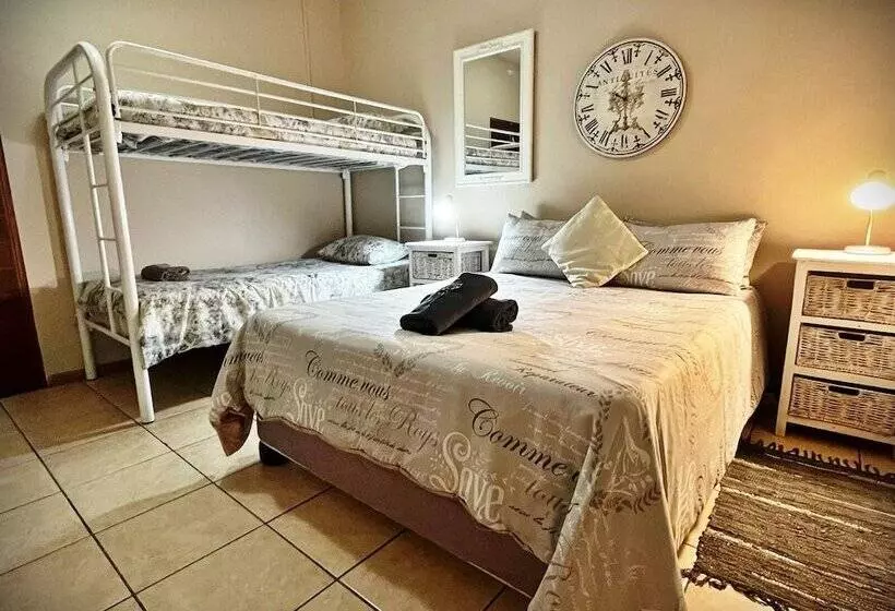 هتل At Home Guesthouse