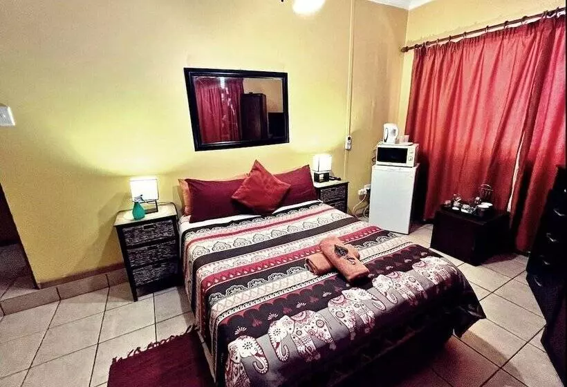 هتل At Home Guesthouse