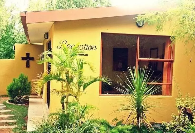 هتل At Home Guesthouse