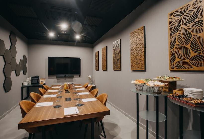 هتل Elements Apartments