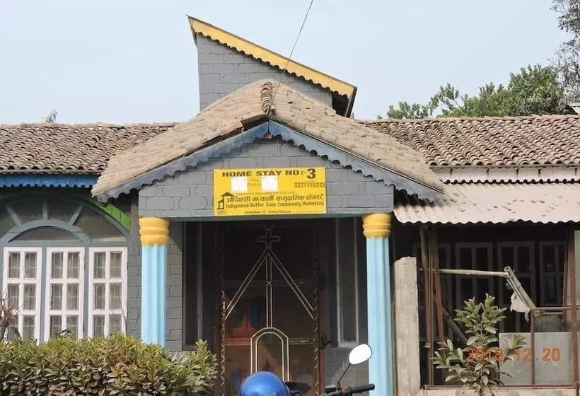 هتل Indigenous Bufferzone Community Homestay