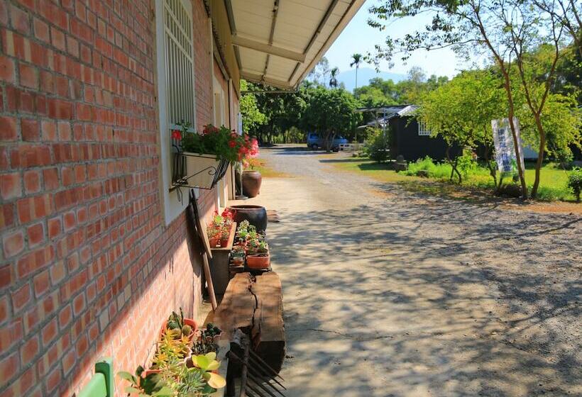 هتل 嘉義竹崎白樹腳驛棧萬坪生態包棟烤肉親子民宿