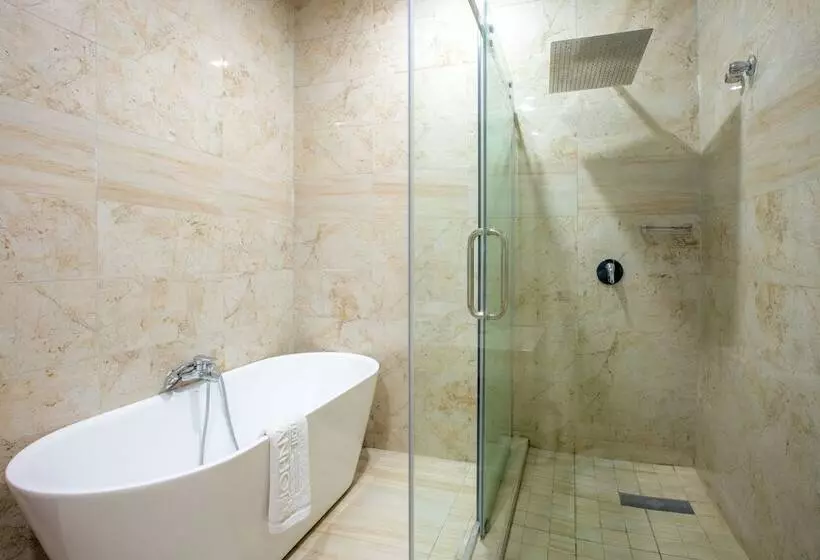 Johnwood Hotel By Bolton