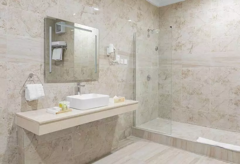 Johnwood Hotel By Bolton