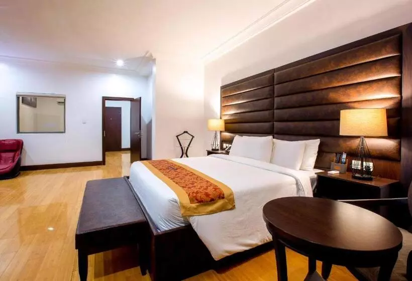 Johnwood Hotel By Bolton