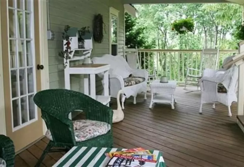 Alpine Haus Bed & Breakfast Inn