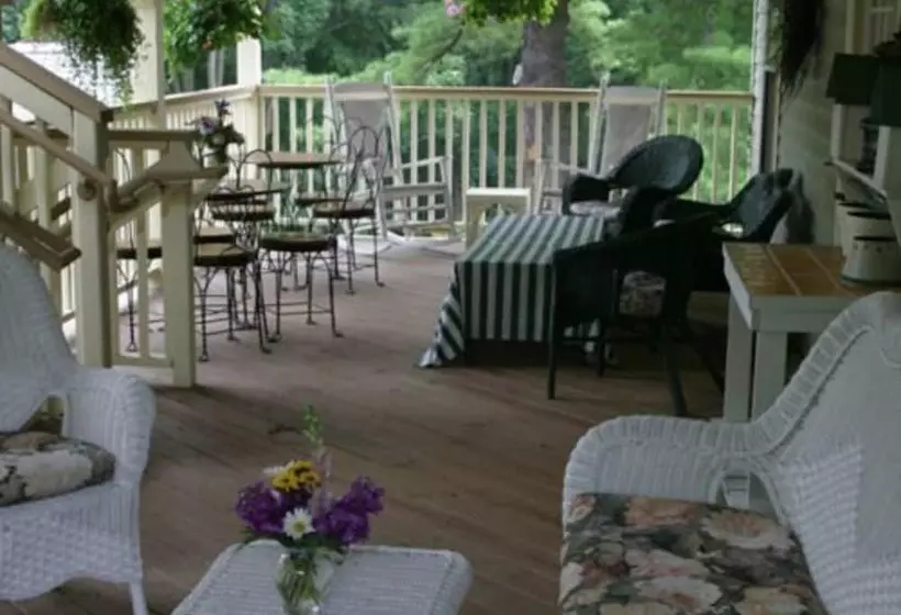 Alpine Haus Bed & Breakfast Inn