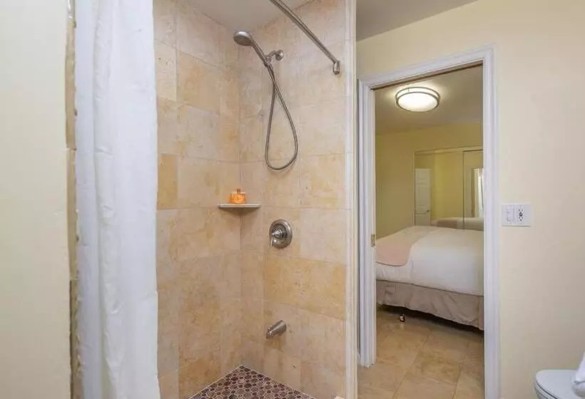 Aamiaismajoitus (B&B) The Vendange Carmel Inn & Suites