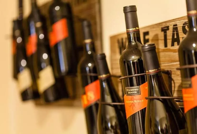 Aamiaismajoitus (B&B) The Vendange Carmel Inn & Suites