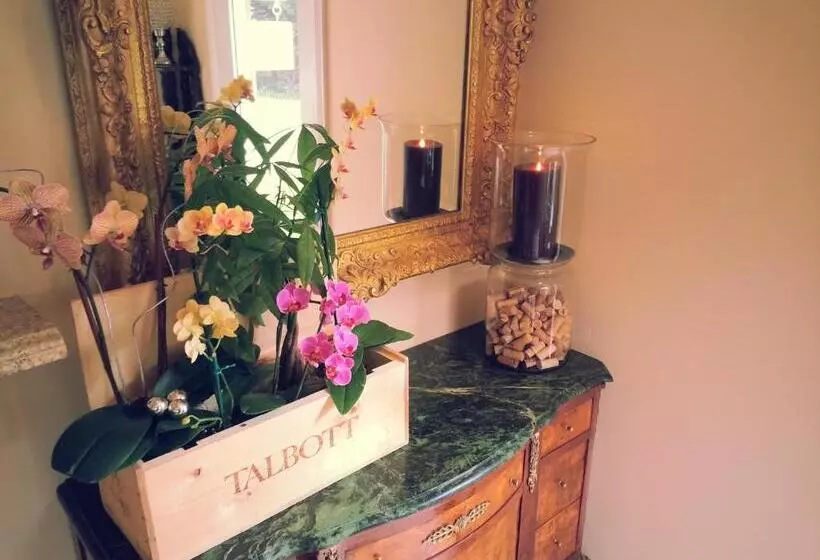 Aamiaismajoitus (B&B) The Vendange Carmel Inn & Suites