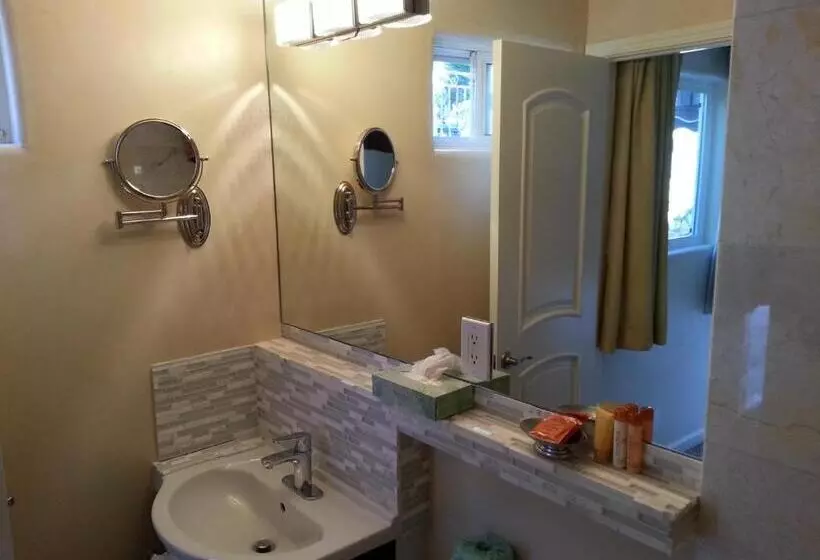 Aamiaismajoitus (B&B) The Vendange Carmel Inn & Suites