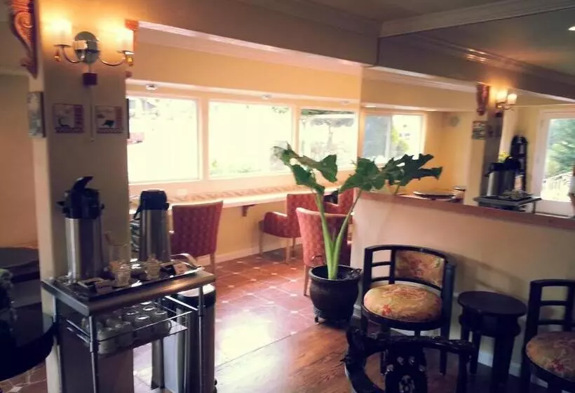 Aamiaismajoitus (B&B) The Vendange Carmel Inn & Suites