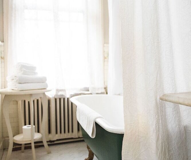 Faunbrook Bed & Breakfast