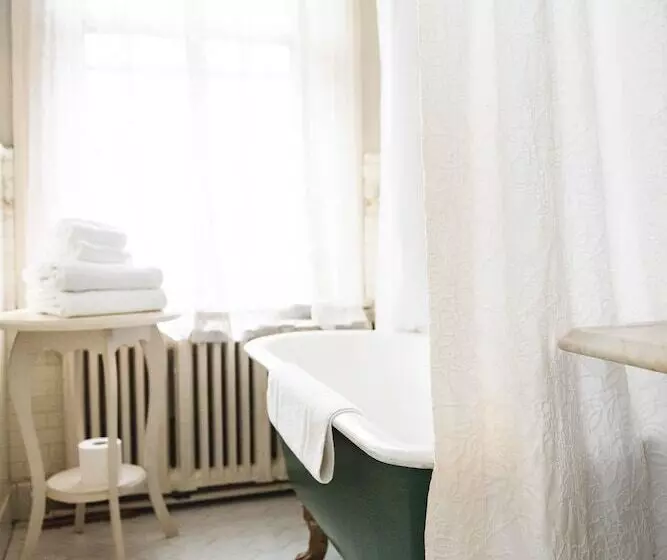 Faunbrook Bed & Breakfast