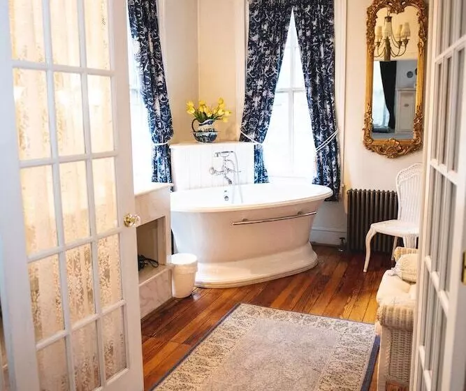 Faunbrook Bed & Breakfast