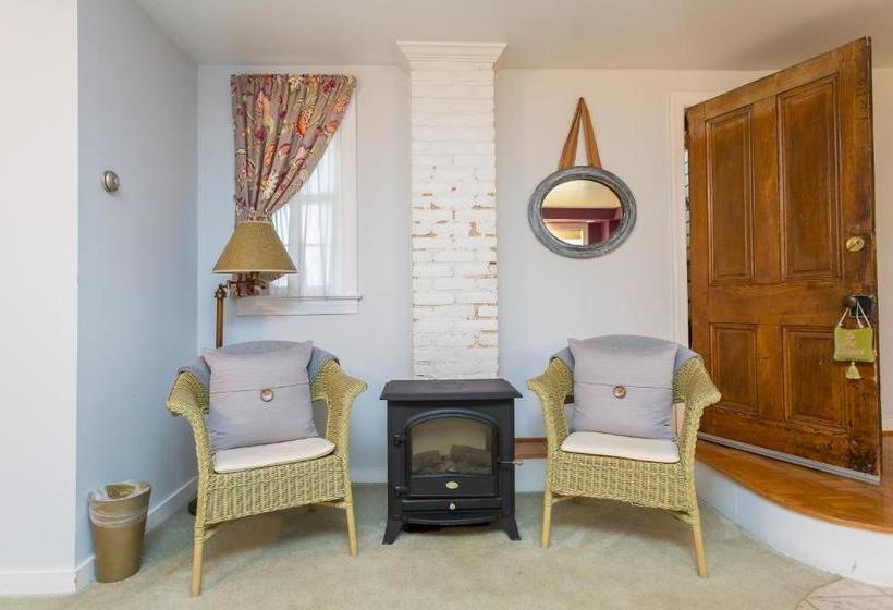 Holladay House Bed And Breakfast