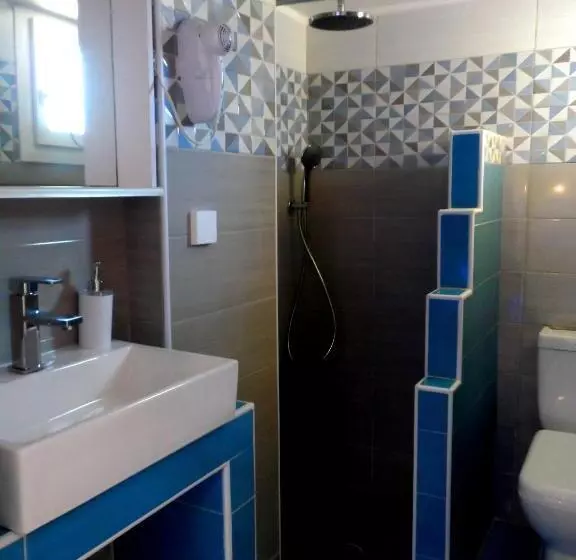 هتل Papafotis Apartments & Suites