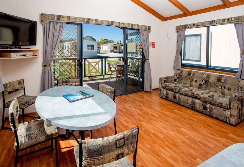 فندق Big4 Whiters Holiday Village