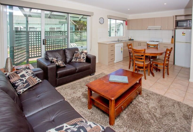 فندق Big4 Whiters Holiday Village