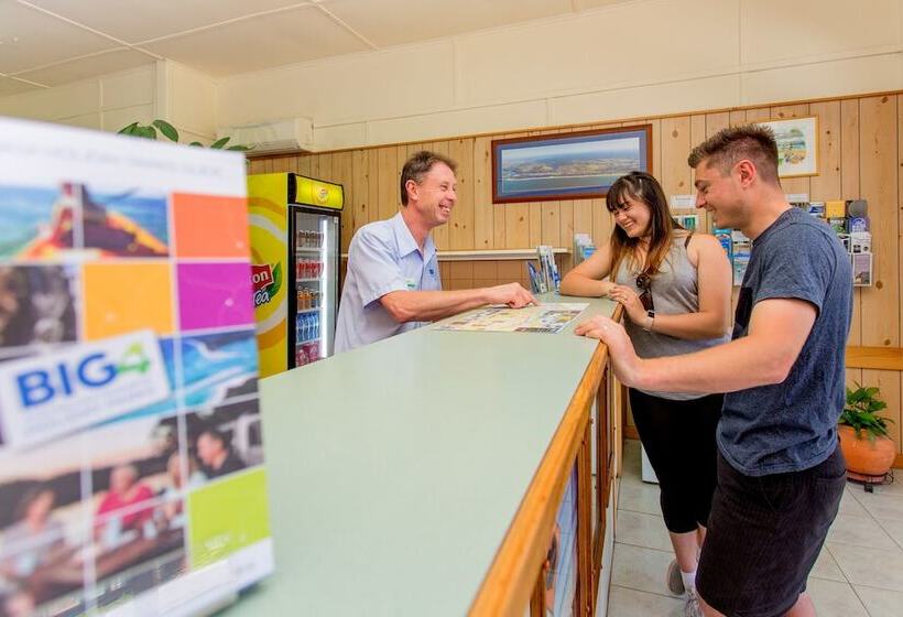 فندق Big4 Whiters Holiday Village