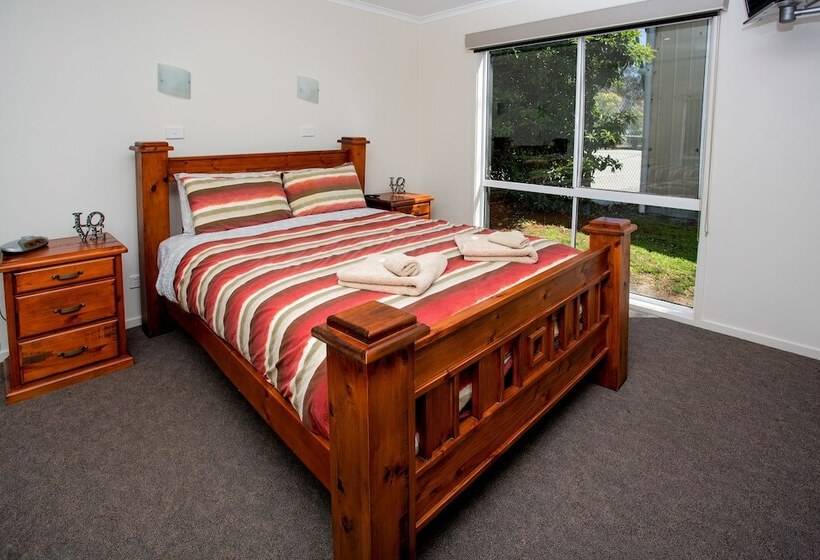 فندق Big4 Whiters Holiday Village