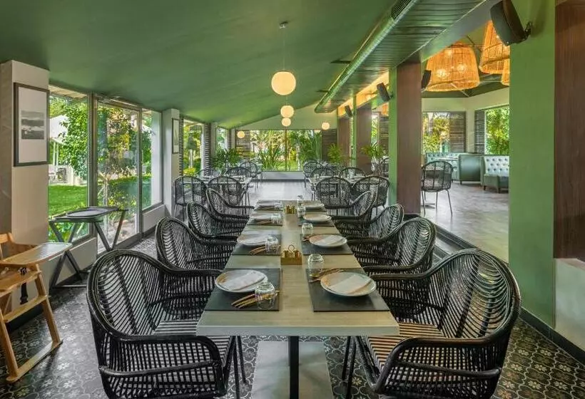 בית מלון כפרי Green Meadows Resort