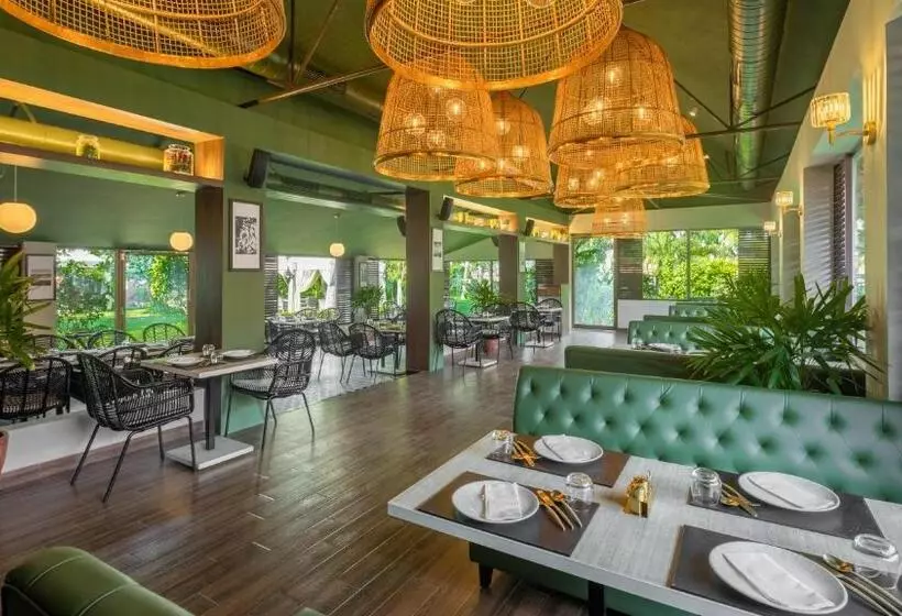 בית מלון כפרי Green Meadows Resort