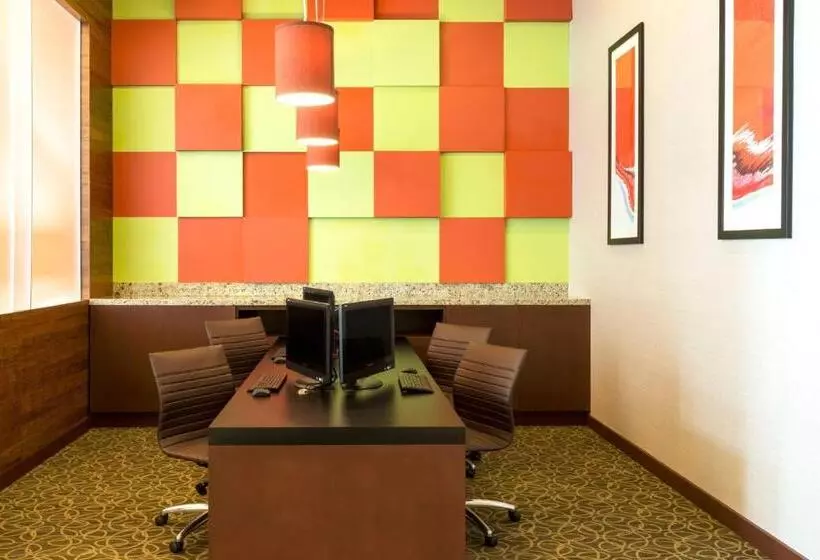 Отель Courtyard By Marriott Ciudad Del Carmen Campeche