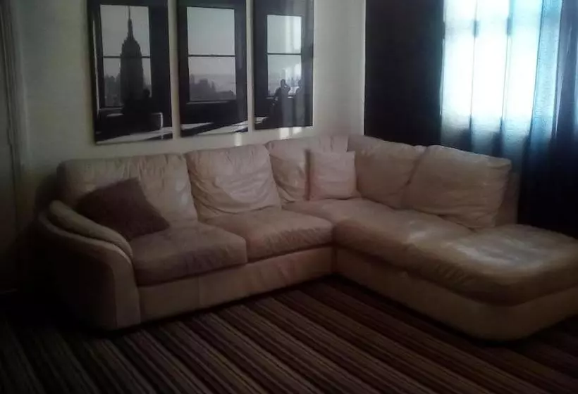 ホテル Mowbray Apartments