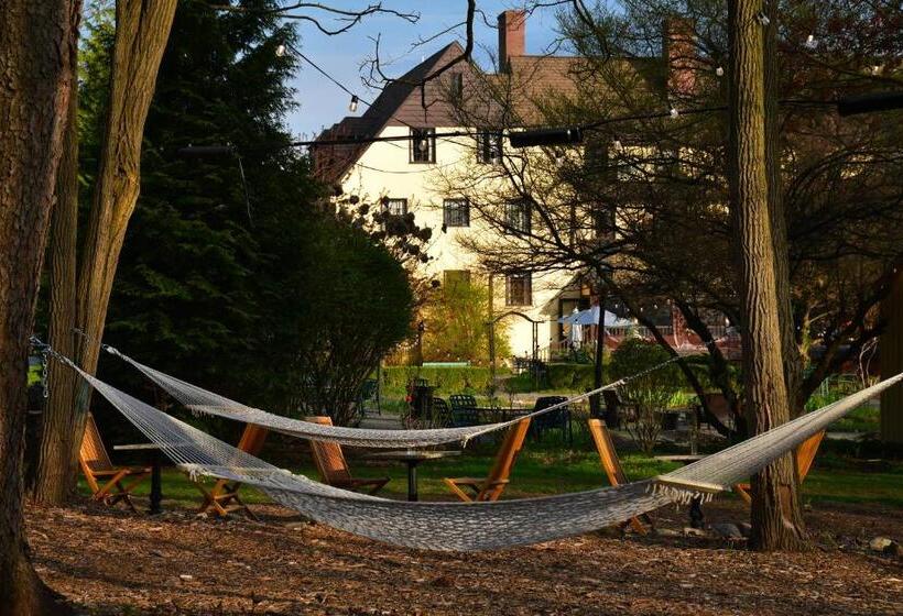 فندق Settlers Inn