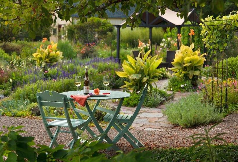 فندق Settlers Inn