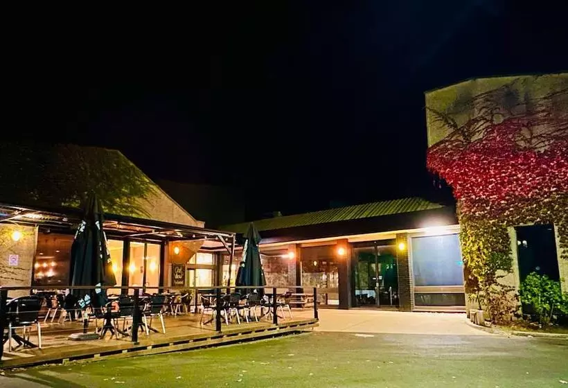 ホテル The Grand Oaks