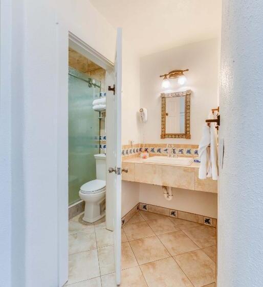 هتل The Historic Taos Inn