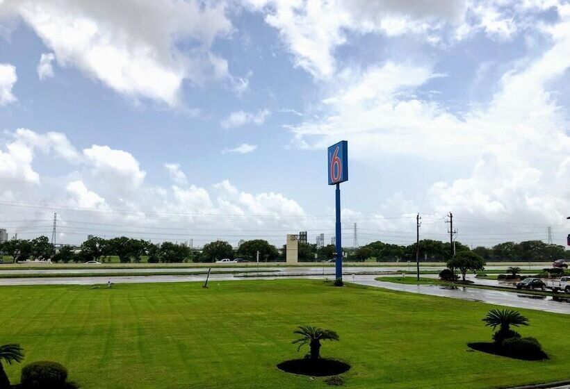 Motel 6 Clute, Tx