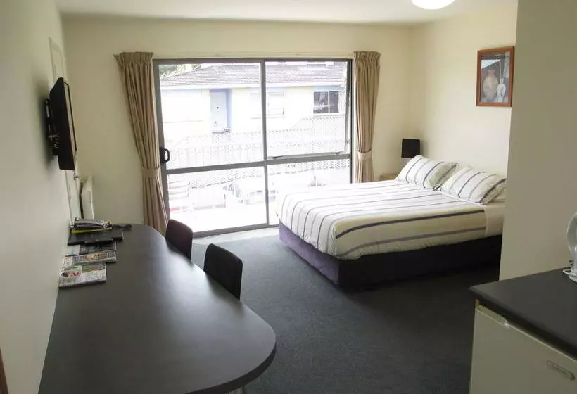 Motelli Bay Crest Motor Lodge