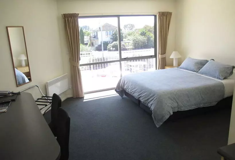 Motelli Bay Crest Motor Lodge