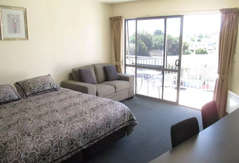 Motelli Bay Crest Motor Lodge