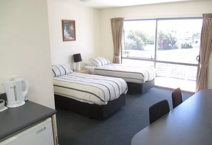 Motelli Bay Crest Motor Lodge