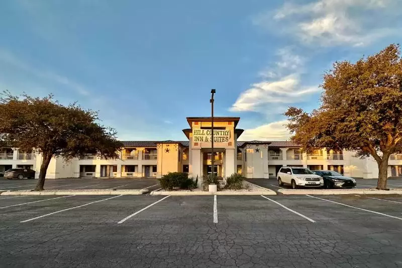 汽车旅馆  Hill Country Inn And Suites
