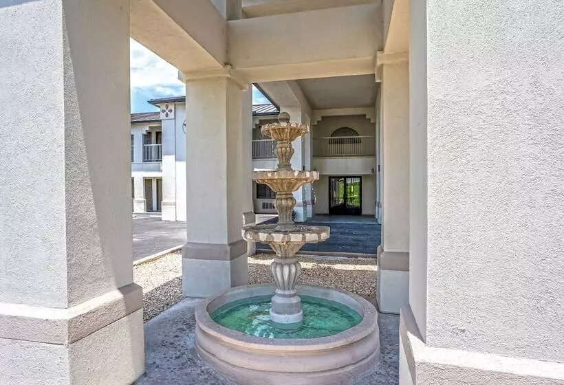 汽车旅馆  Hill Country Inn And Suites