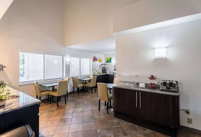 汽车旅馆  Hill Country Inn And Suites